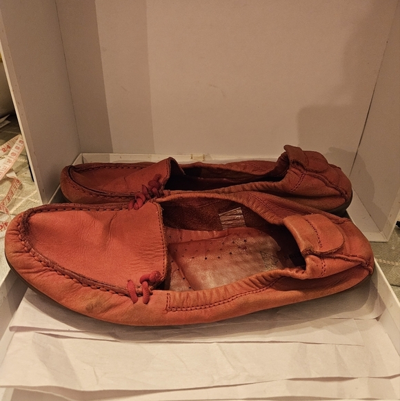 Womens red hush puppies leather flex flats size 10 comfortable - Picture 2 of 5